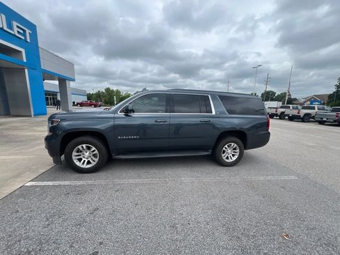 Used 2019 Chevrolet Suburban LT RWD image 3