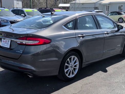 Used 2017 Ford Fusion SE image 8