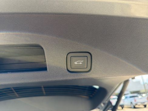 Used 2026 Chevrolet Traverse LT FWD image 24