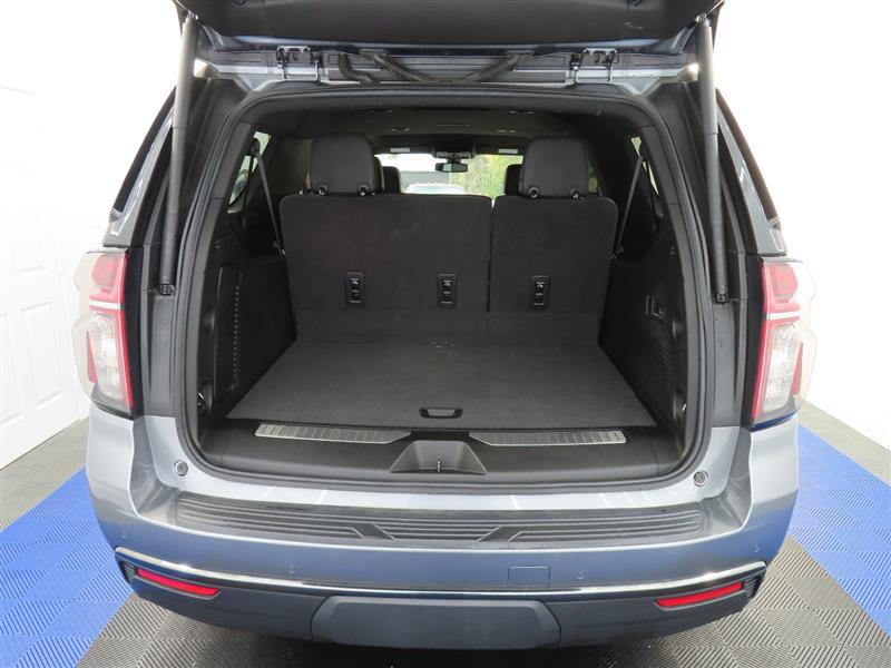 Used 2022 Chevrolet Suburban RST w/ Luxury Package RWD image 12