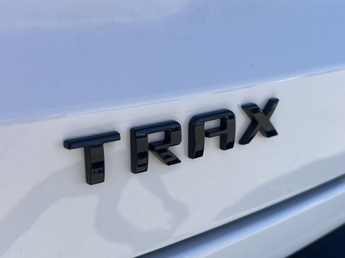 Used 2025 Chevrolet Trax RS FWD image 10