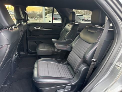 Used 2025 Ford Explorer ST-Line image 23