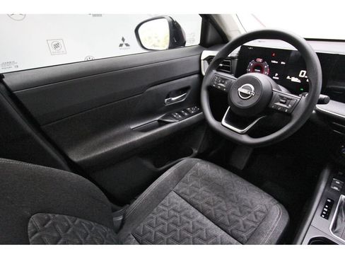 Used 2026 Nissan Kicks SV w/ SV Premium Package FWD image 8
