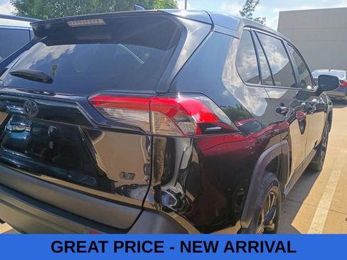 Used 2022 Toyota RAV4 LE FWD image 6
