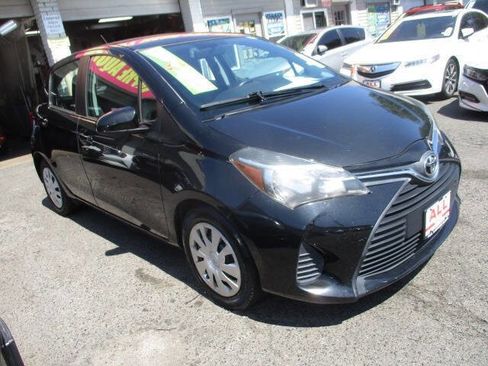 Used 2015 Toyota Yaris L image 4