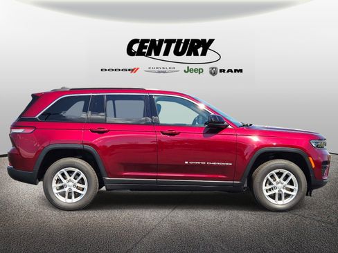 Used 2025 Jeep Grand Cherokee Laredo X w/ Luxury Tech Group I AWD/4WD image 2