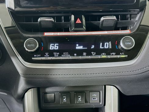 Used 2025 Toyota Corolla Cross XLE w/ Convenience Package AWD/4WD image 22