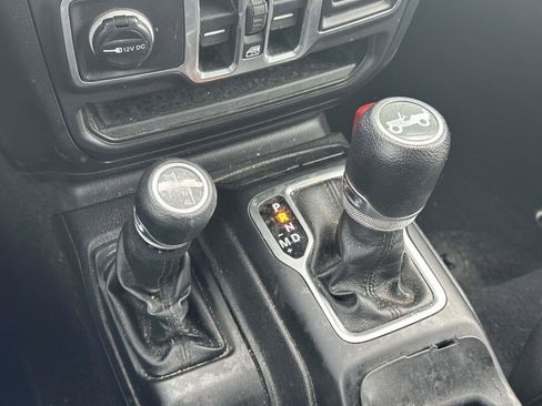 Used 2018 Jeep Wrangler Unlimited Sport S image 29