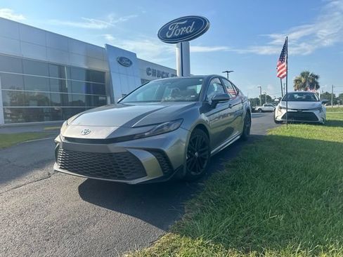 Used 2025 Toyota Camry SE FWD image 10