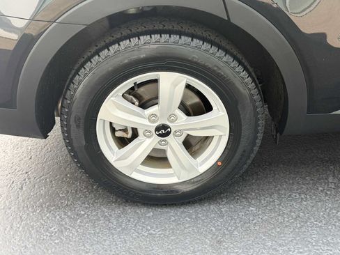 Used 2025 Kia Sorento LX FWD image 8