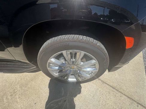 Used 2023 Chevrolet Suburban High Country AWD/4WD image 33