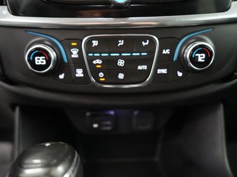 Used 2020 Chevrolet Traverse RS AWD/4WD image 43