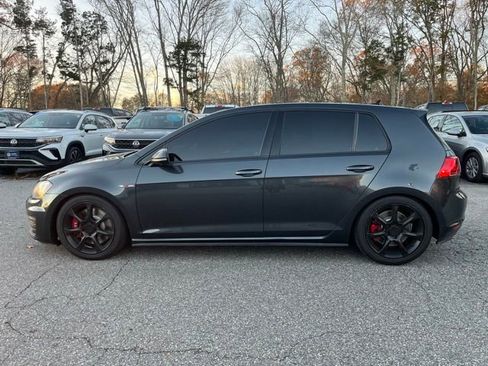Used 2017 Volkswagen GTI SE image 9