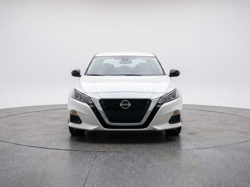 Used 2025 Nissan Altima 2.5 SV FWD image 2