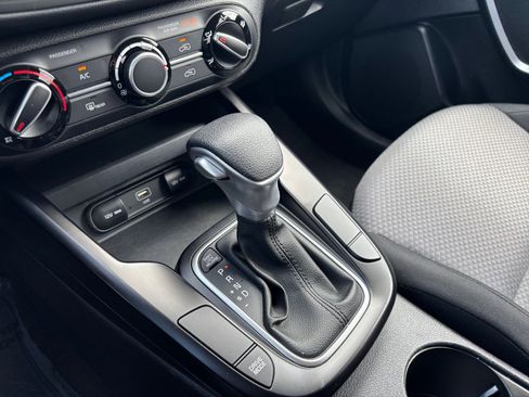 Used 2025 Kia Soul LX w/ LX Technology Package FWD image 39