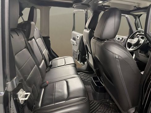 Used 2018 Jeep Wrangler Unlimited Sahara w/ Dual Top Group AWD/4WD image 26