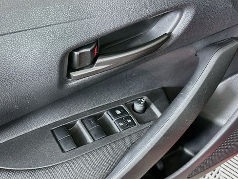 Used 2025 Toyota Corolla LE FWD image 15