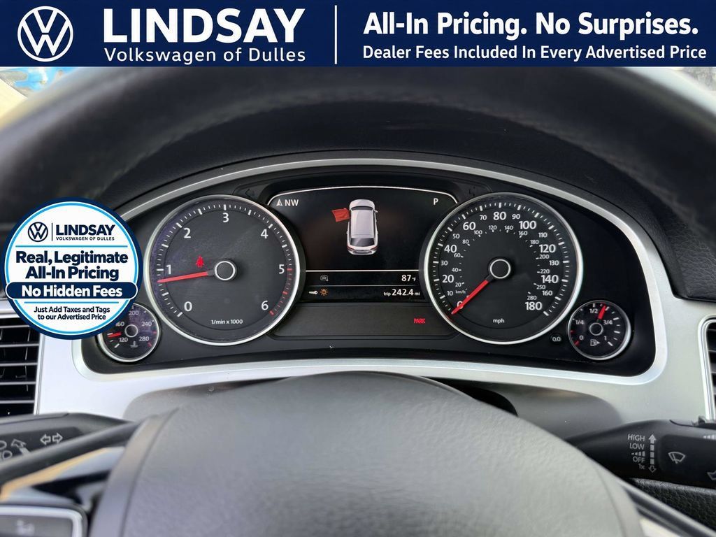 Used 2016 Volkswagen Touareg TDI AWD/4WD image 28