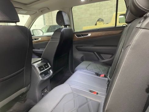 Used 2025 Volkswagen Atlas SE image 14