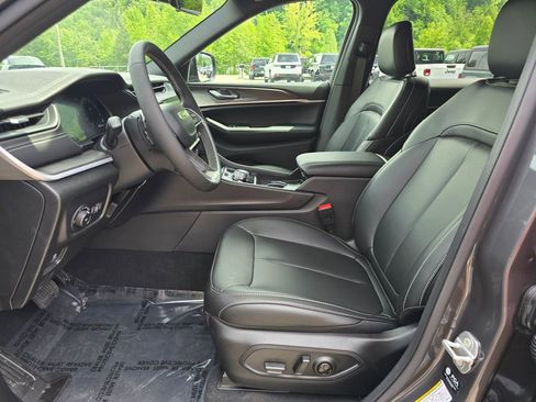 New 2026 Jeep Grand Cherokee L Limited AWD/4WD image 4
