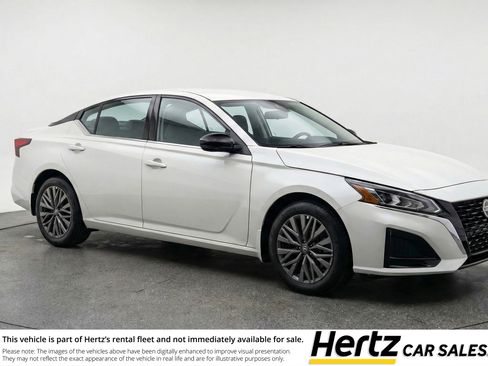 Used 2025 Nissan Altima 2.5 SV image 1