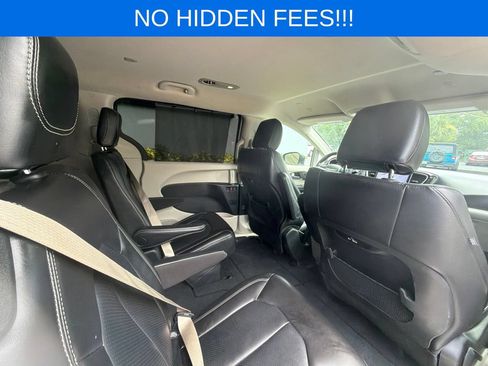 Used 2023 Chrysler Pacifica Touring-L FWD image 33