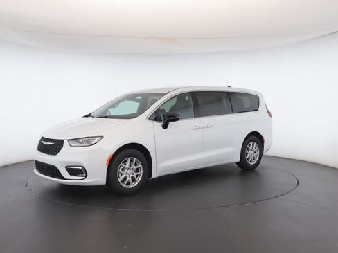 New 2026 Chrysler Pacifica Select image 37