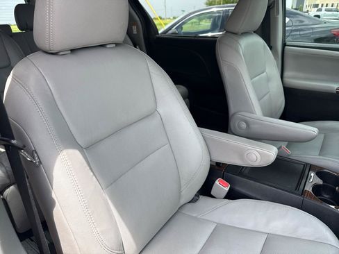 Used 2016 Toyota Sienna Limited Premium FWD image 49