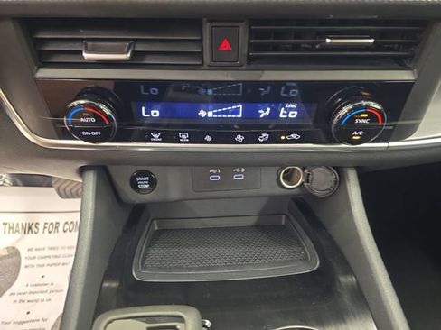 Used 2025 Nissan Rogue SV AWD/4WD image 24