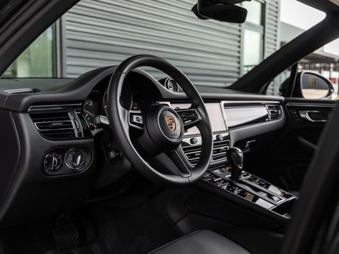 Certified 2026 Porsche Macan AWD/4WD image 4