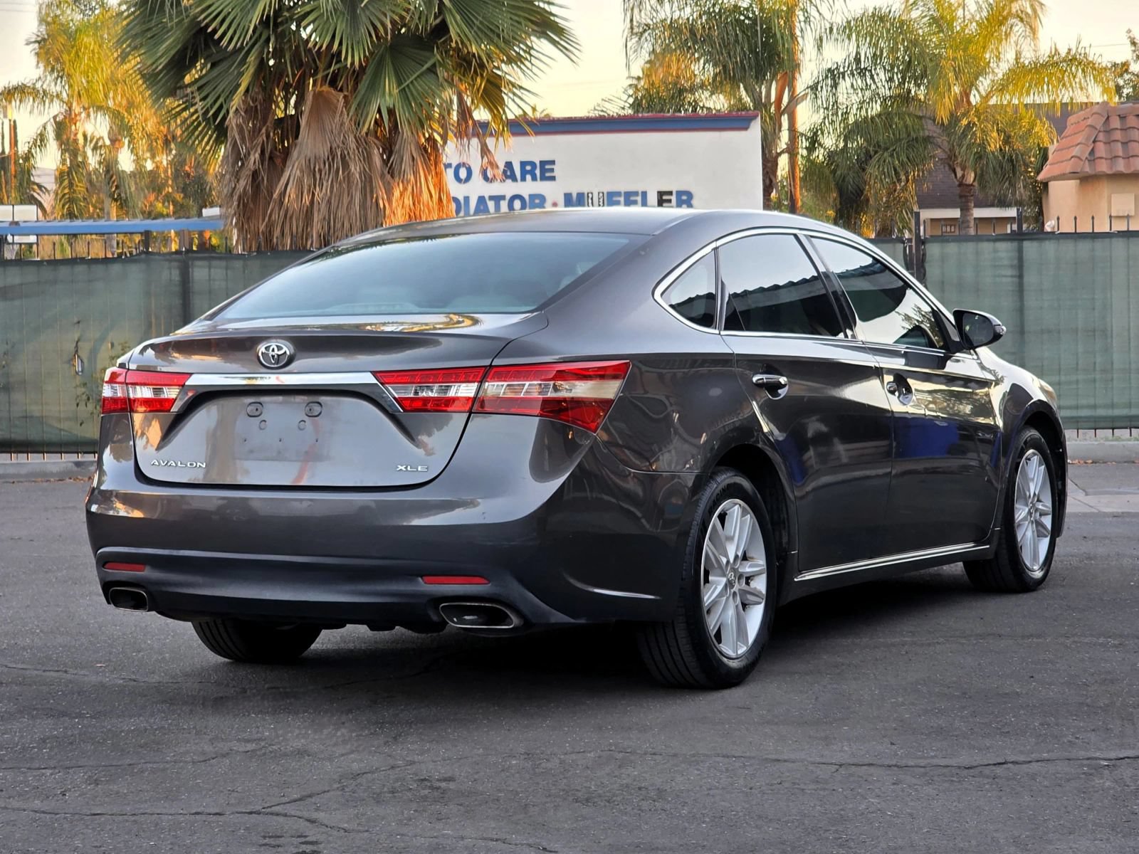 Used 2013 Toyota Avalon XLE FWD image 3