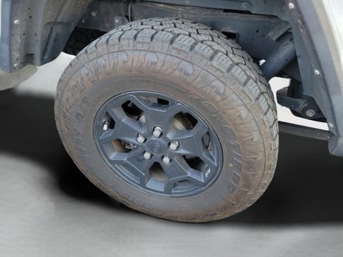 Used 2022 Jeep Gladiator Willys image 19