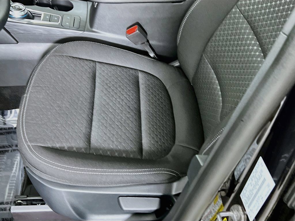 Used 2025 Ford Escape Active AWD/4WD image 18