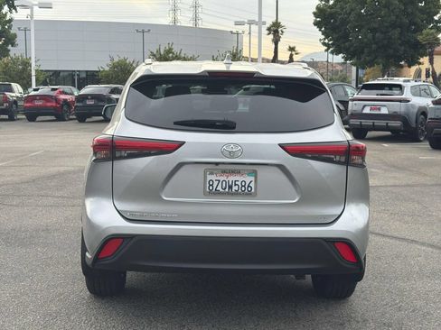 Used 2022 Toyota Highlander XLE FWD image 4