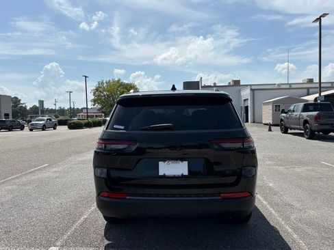 New 2026 Jeep Grand Cherokee L 2WD image 4