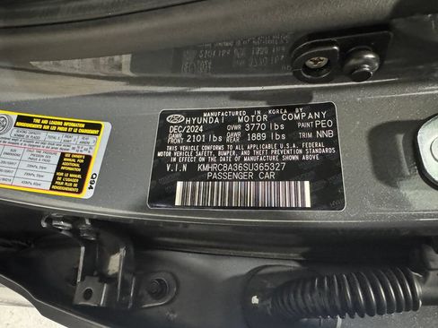 Used 2025 Hyundai Venue Limited FWD image 41
