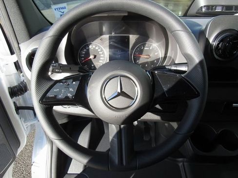 Used 2025 Mercedes-Benz Sprinter 2500 image 26