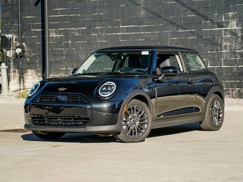 Used 2025 MINI Cooper 2-Door Hardtop image 1