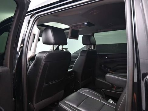 Used 2020 Chevrolet Suburban Premier AWD/4WD image 18