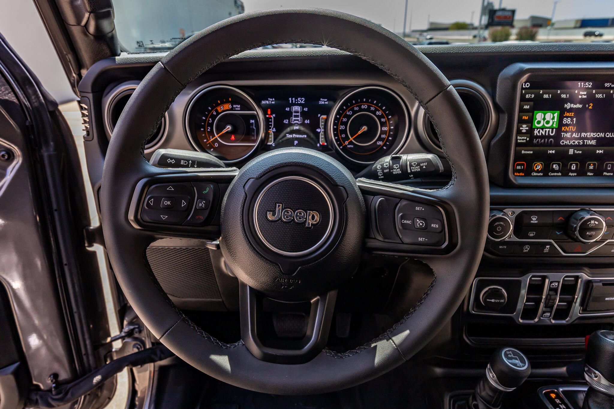 Used 2023 Jeep Wrangler Unlimited Sport AWD/4WD image 19