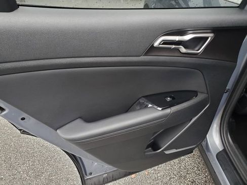 Used 2023 Kia Sportage EX image 11