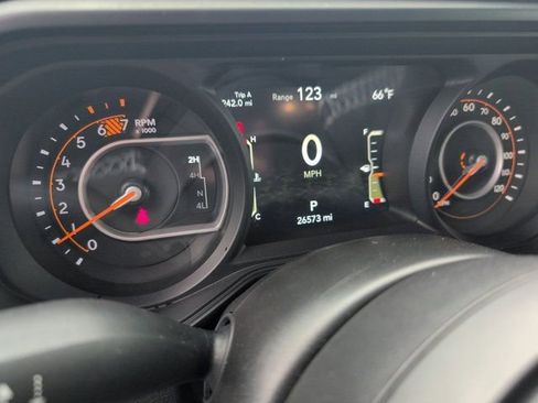 Used 2025 Jeep Wrangler Unlimited Rubicon w/ Convenience Group image 16