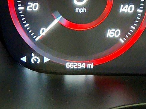 Used 2019 Volvo XC60 T5 Momentum w/ Multimedia Package image 16