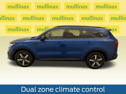 Used 2022 Kia Sorento S w/ Panoramic Sunroof Package FWD image 11
