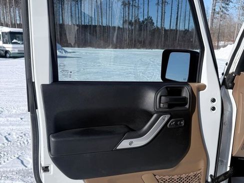 Used 2014 Jeep Wrangler Unlimited Sahara w/ Connectivity Group image 11