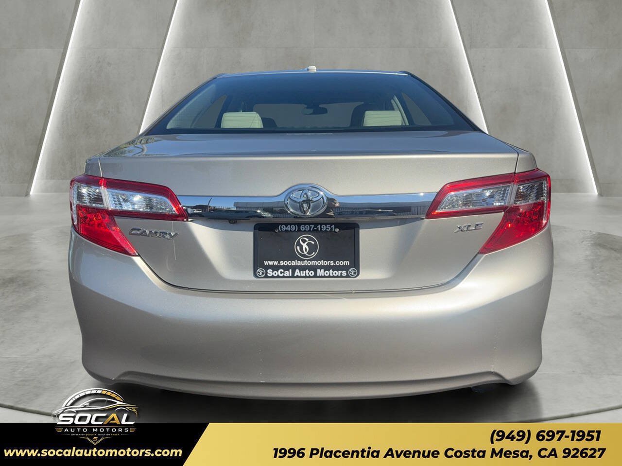 Used 2014 Toyota Camry XLE w/ Leather Package FWD image 4