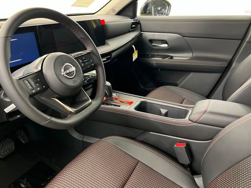 New 2026 Nissan Kicks SR w/ Interior Electronics Package FWD image 15