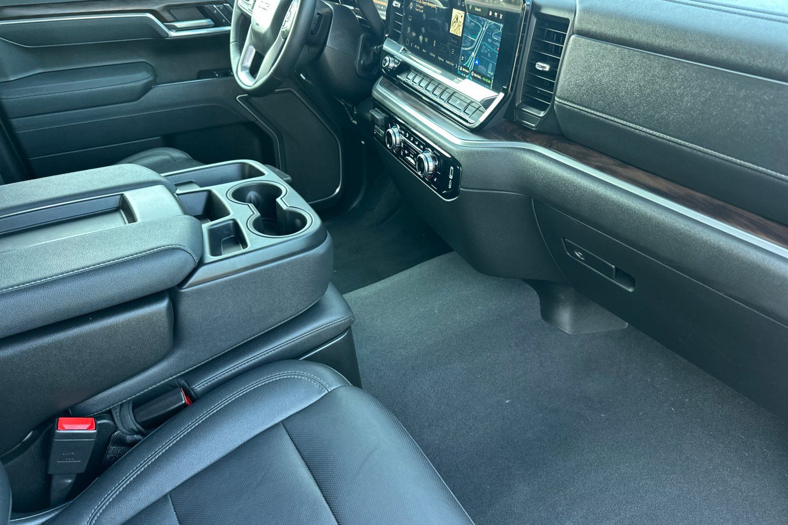 Used 2026 GMC Sierra 1500 SLT AWD/4WD image 19
