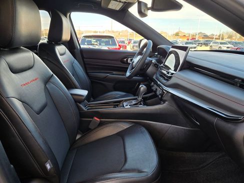 Used 2025 Jeep Compass Trailhawk image 25