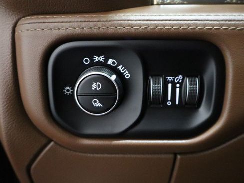 Used 2022 RAM 3500 Limited AWD/4WD image 40
